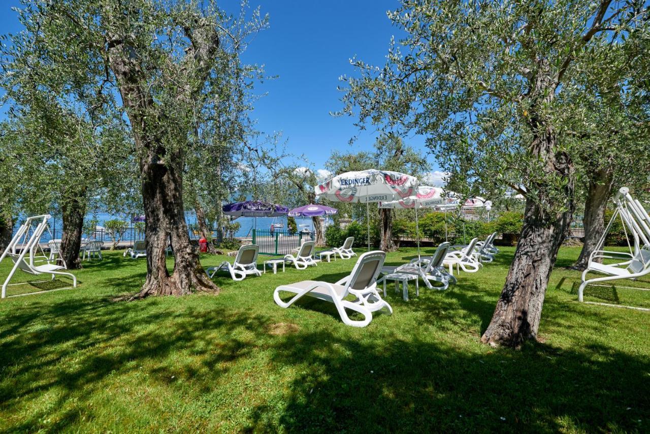 Hotel Benacus Тори дел Бенако Екстериор снимка