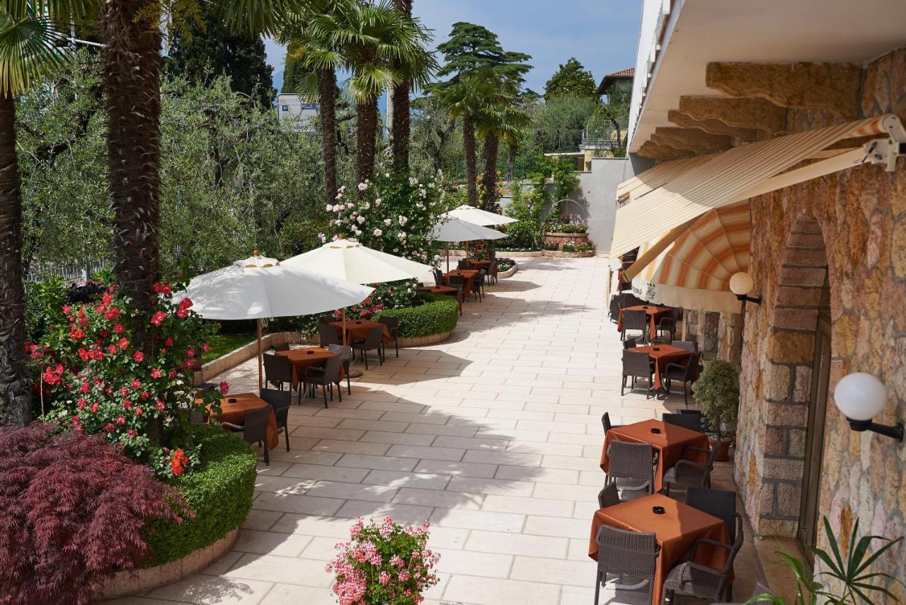 Hotel Benacus Тори дел Бенако Екстериор снимка