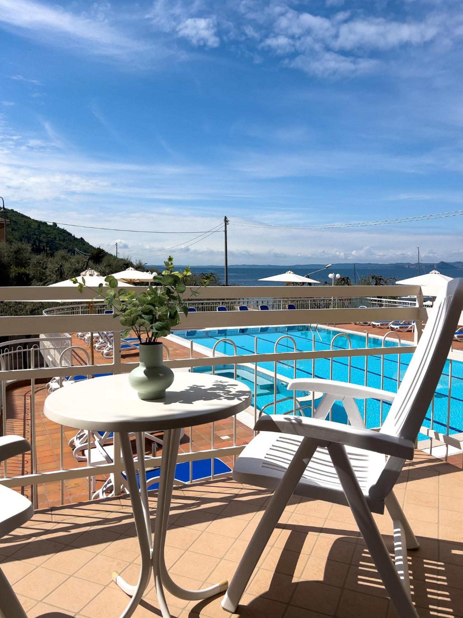 Hotel Benacus Тори дел Бенако Екстериор снимка
