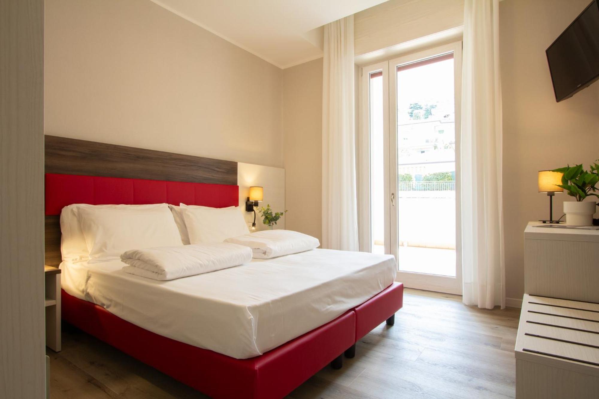 Hotel Benacus Тори дел Бенако Екстериор снимка