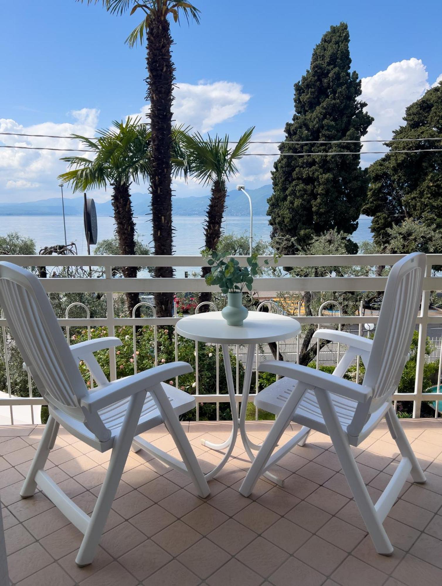Hotel Benacus Тори дел Бенако Екстериор снимка