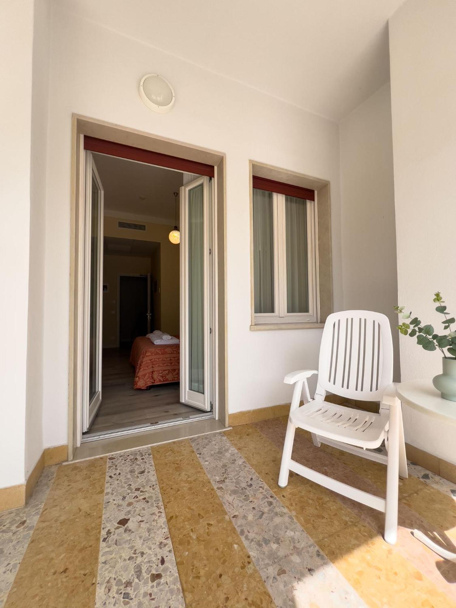 Hotel Benacus Тори дел Бенако Екстериор снимка