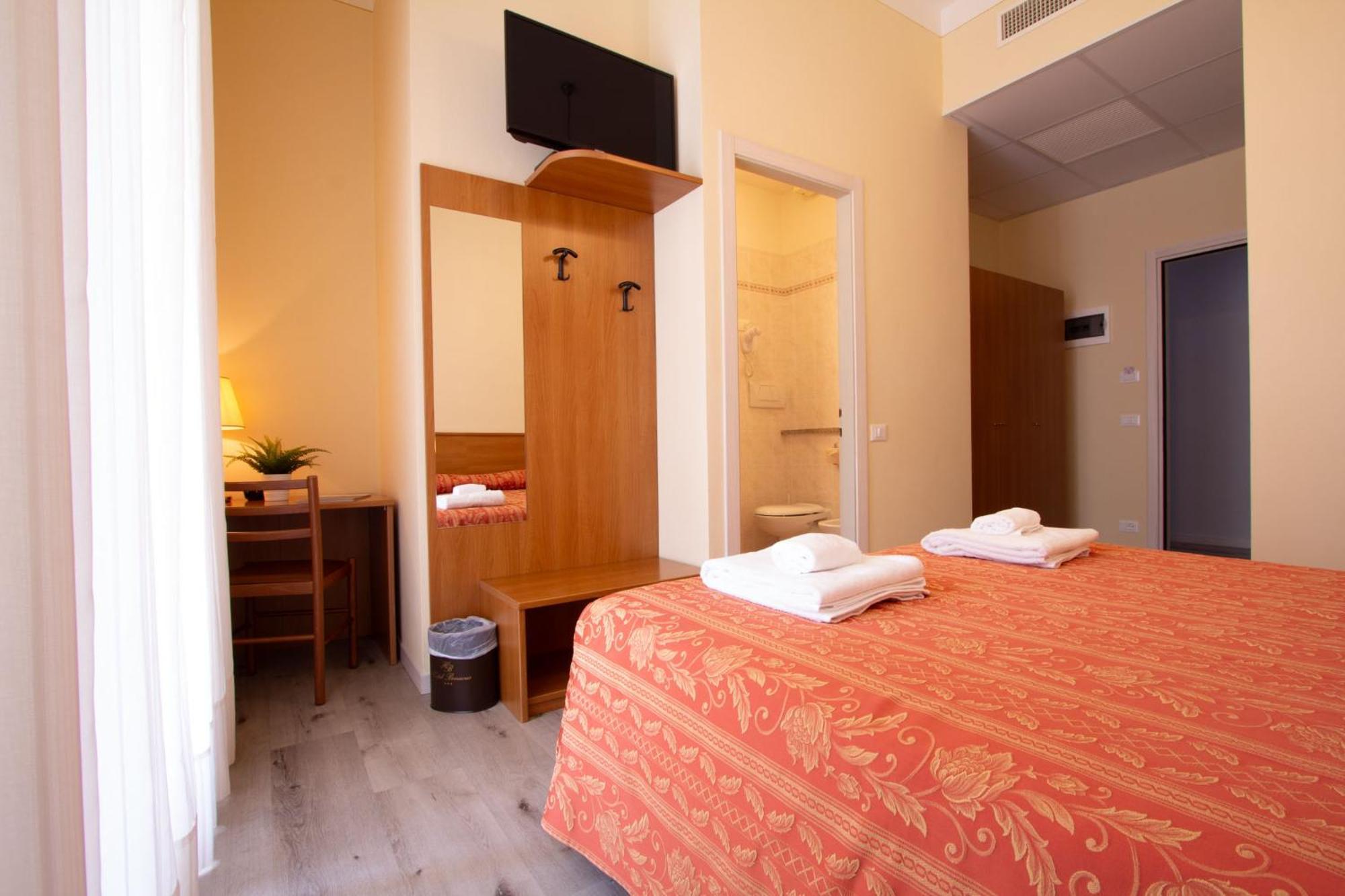 Hotel Benacus Тори дел Бенако Екстериор снимка