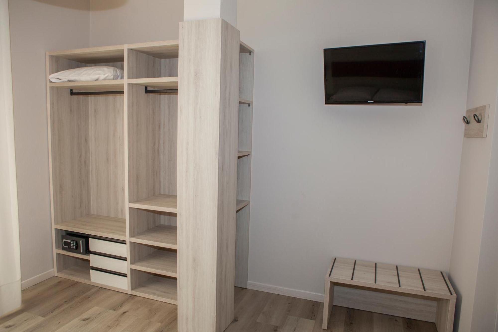 Hotel Benacus Тори дел Бенако Екстериор снимка