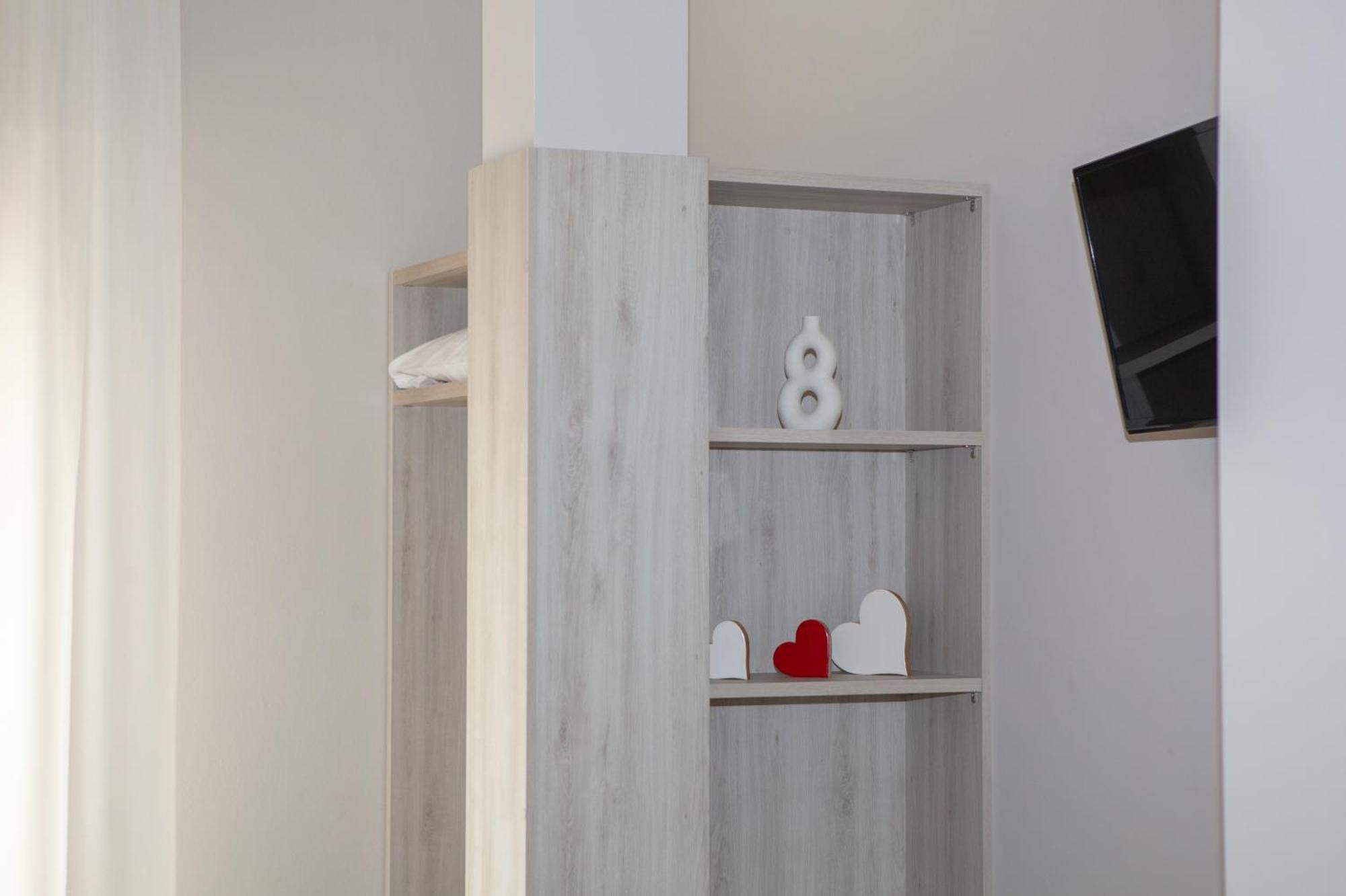 Hotel Benacus Тори дел Бенако Екстериор снимка